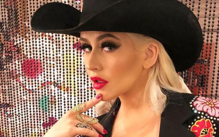 Christina Aguilera se quita diez años de encima con foto sin maquillaje