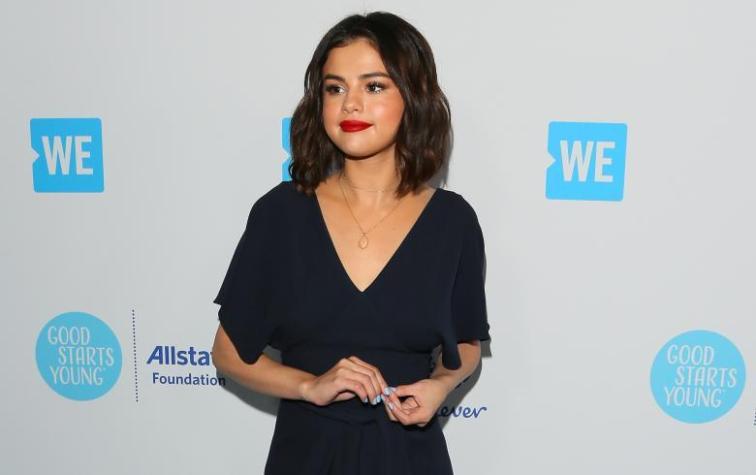 Selena Gomez muestra nuevo look inspirado en “Dora la exploradora”