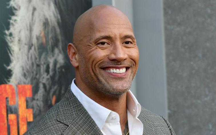 Dwayne Johnson anuncia el nacimiento de su tercera hija con tierna foto