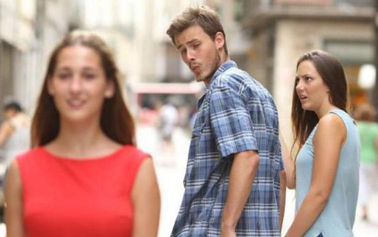 La antigua pintura del siglo XVIII que comparan con el meme del novio distraído