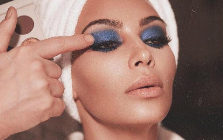 Kim Kardashian es acusada de plagiar popular paleta de sombras de su línea de maquillaje 