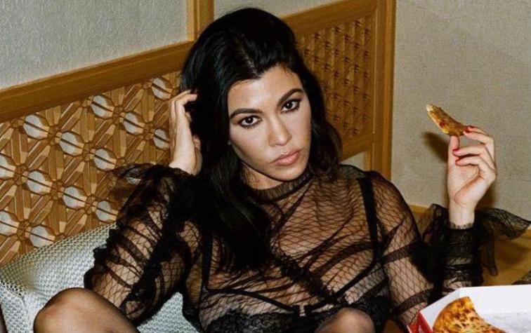 Kourtney Kardashian impacta con sensual desnudo para revista