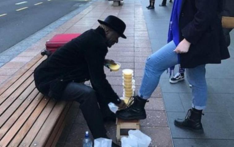 La increíble historia del millonario que terminó lustrando zapatos en la calle