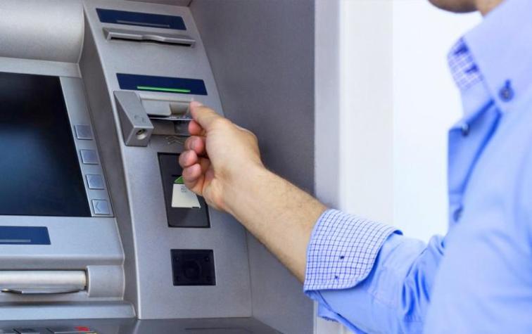 ¡Cuidado!: Descubren desconocida forma para clonar tarjetas en un cajero automático