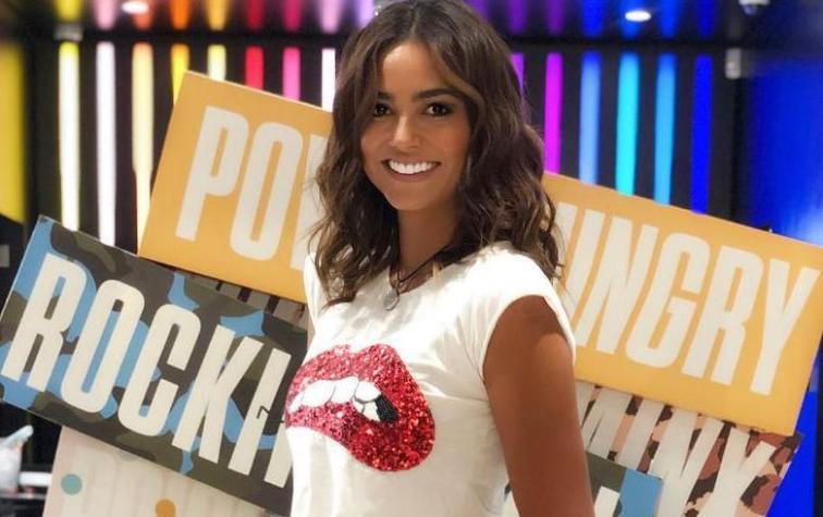 El look "candy" de jardinera con el que Camila Recabarren sorprendió en los Billboard