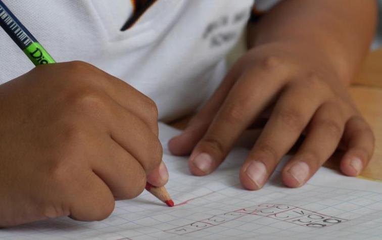 Niño se burla de la “U” con curiosa respuesta en una prueba del colegio