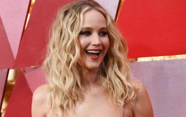 Jennifer Lawrence luce fabulosa mostrando su abdomen