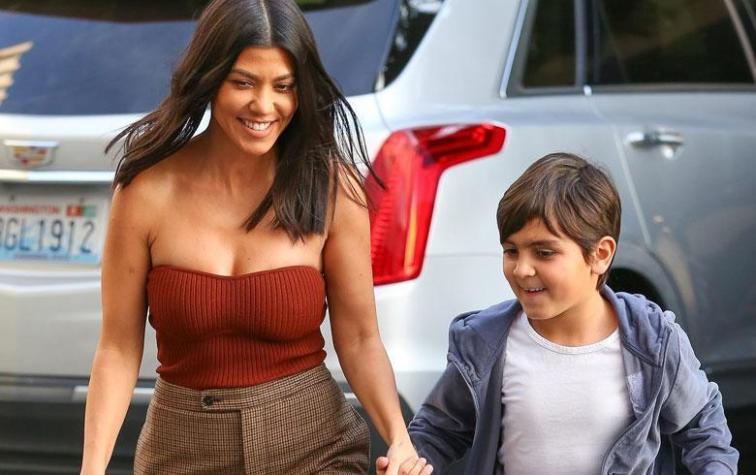 Hijo de Kourtney Kardashian encontró los huevitos de oro 