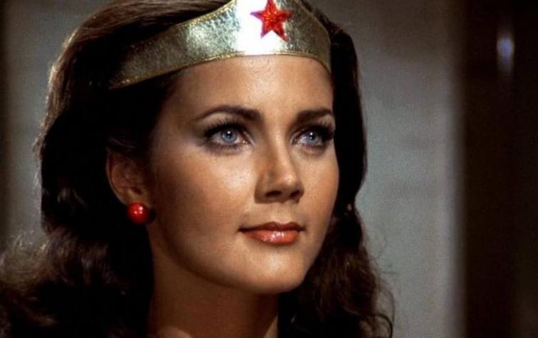 Lynda Carter, la Mujer Maravilla de los 70, recibe estrella en Hollywood