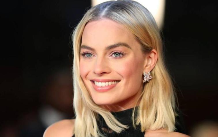 Margot Robbie demuestra que el terracota es el color del momento