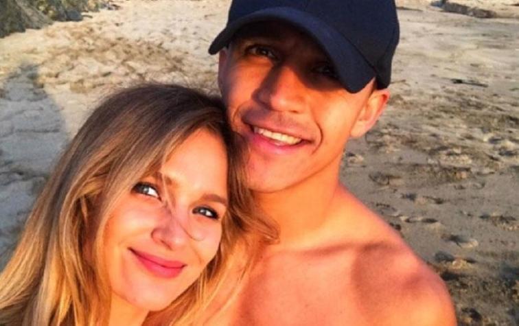 Paparazzis captan a Mayte Rodríguez y Alexis Sánchez de cita por Inglaterra