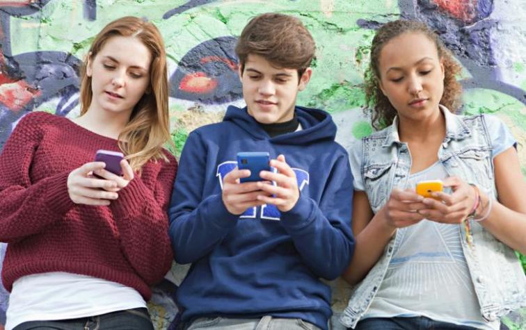 WhatsApp prohíbe su uso a menores de 16 años en la Unión Europea