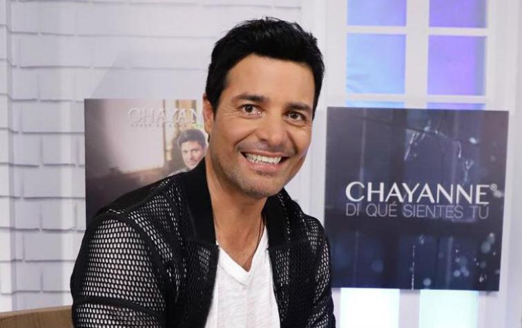 Chayanne luce su six pack a los 49 años