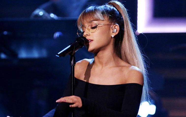 Ariana Grande perdió el choker de diamantes que usó en los Billboard