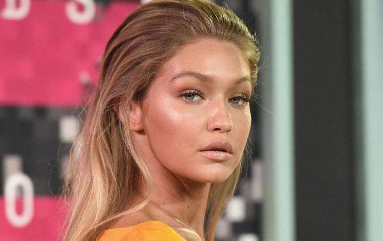 Gigi Hadid aparece con vestido de los años 20 y botas cowboy