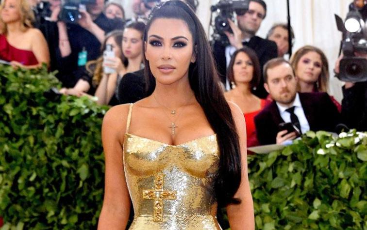 Kim Kardashian se rinde ante la nueva moda noventera que regresó