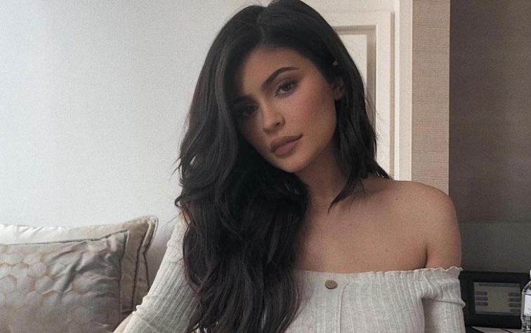 Kylie Jenner llegó como Gatubela a partido de básquetbol