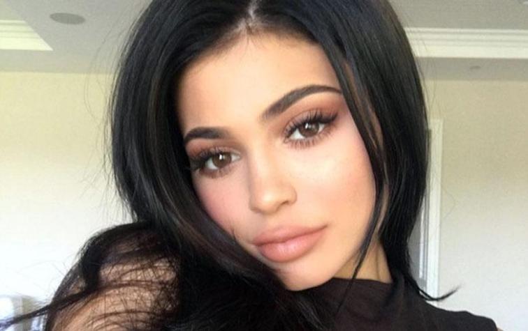 Kylie Jenner se auto denomina MILF en el día de la madre