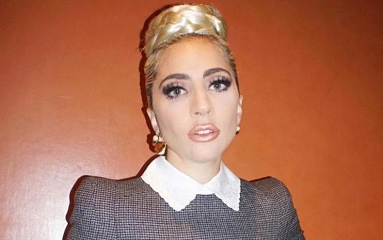 Lady Gaga le da un nuevo y excéntrico uso al blazer 