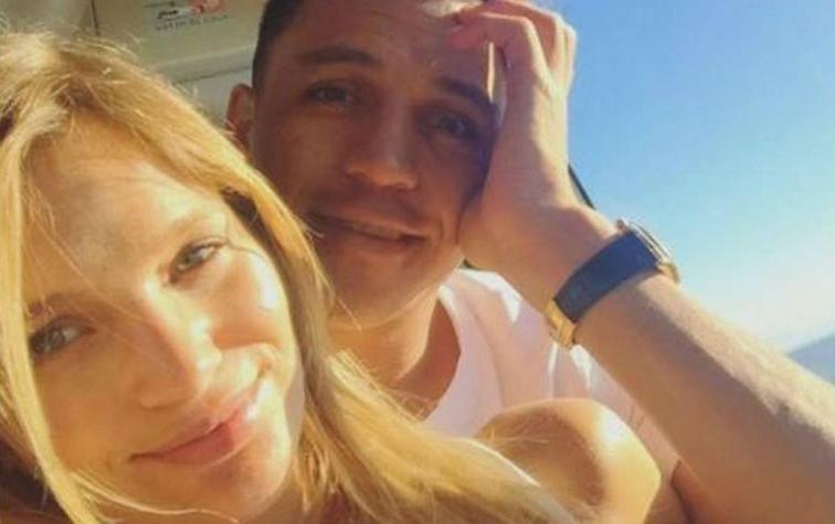 Las románticas fotos de Mayte Rodríguez y Alexis Sánchez en sus vacaciones