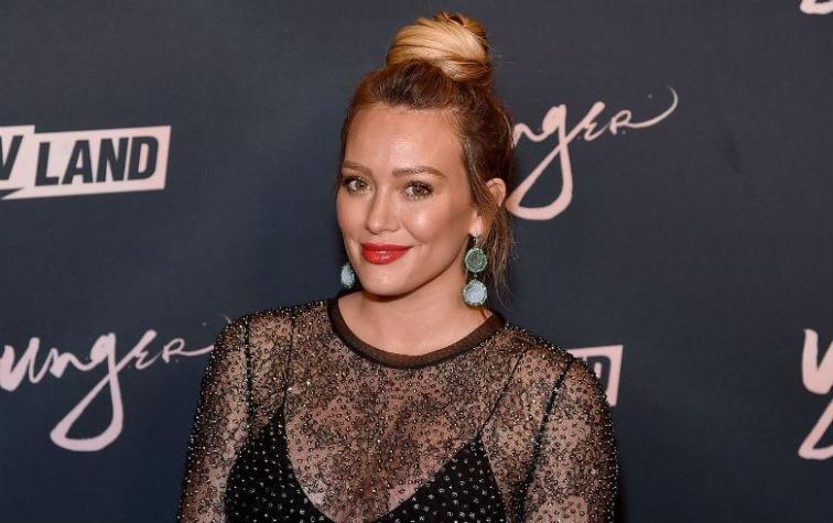 Hilary Duff reveló que está embarazada con tierna postal