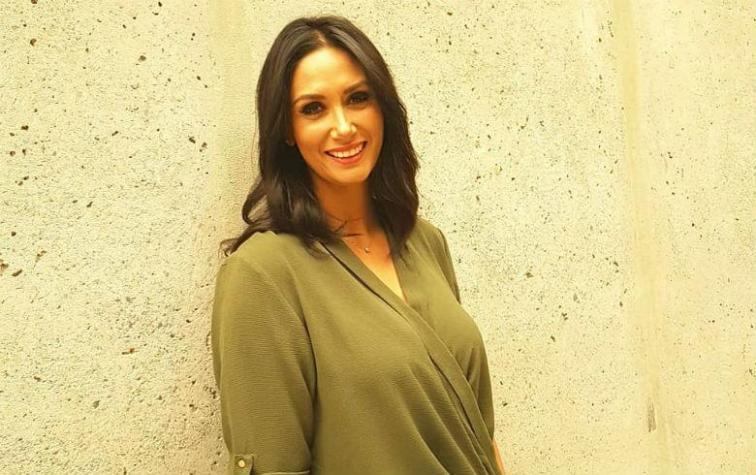 Pamela Díaz luce su figura en bikini desde Miami