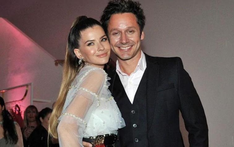 "China" Suárez y Benjamín Vicuña partieron a Madrid cariñosos y en familia