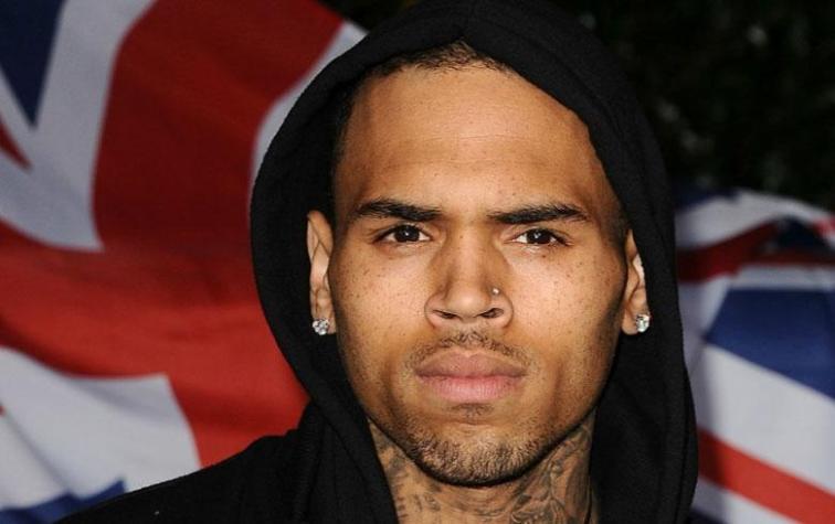 Chris Brown es acusado de acosar y maltratar a mujer