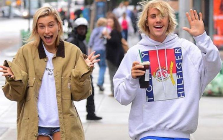 Justin Bieber y Hailey Baldwin se besan apasionadamente en público