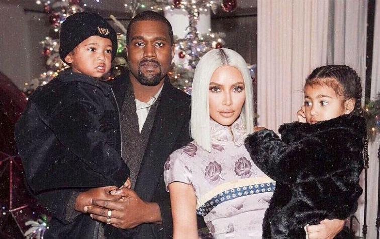 Hijos de Kim Kardashian no saben que su mamá es una celebridad