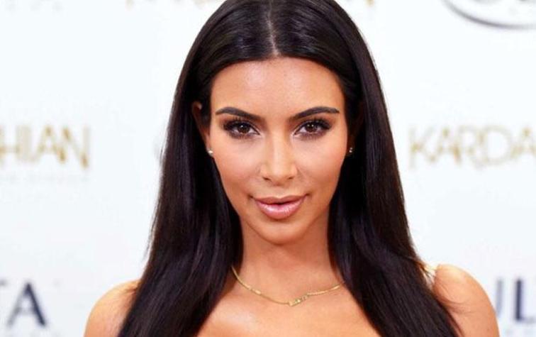 Kim Kardashian muestra curvas de infarto con dos ajustadas calzas 