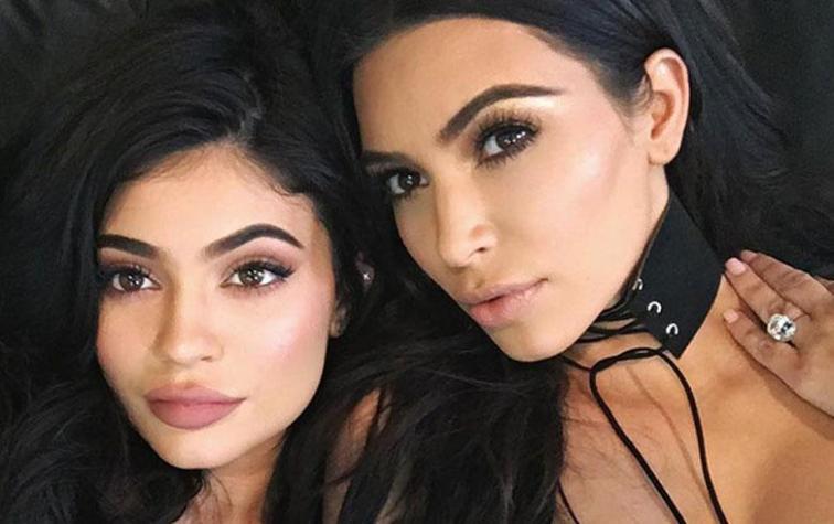 Kim Kardashian y Kylie Jenner parecen gemelas luciendo prendas de algodón