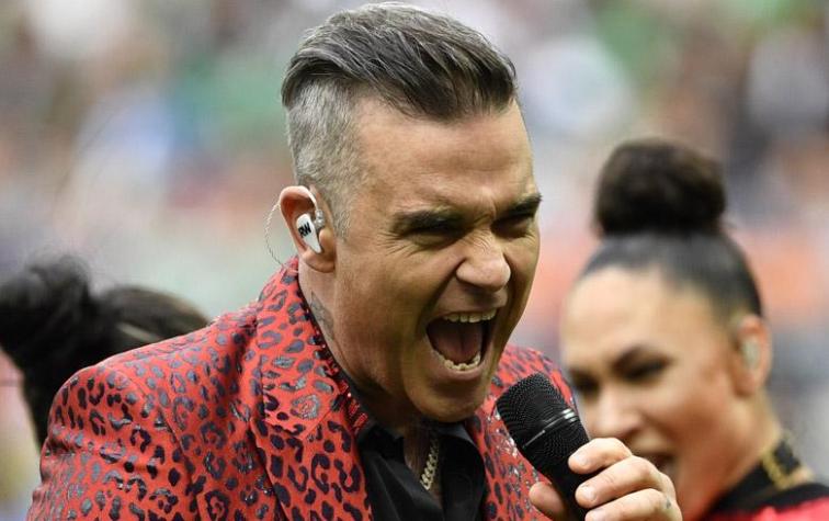 El polémico gesto de Robbie Williams durante la ceremonia inaugural