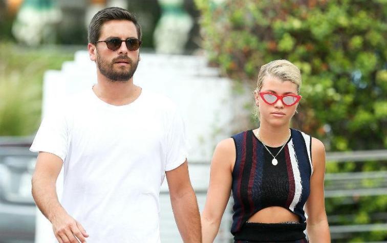 Scott Disick se pone juguetón con Sofia Richie en público