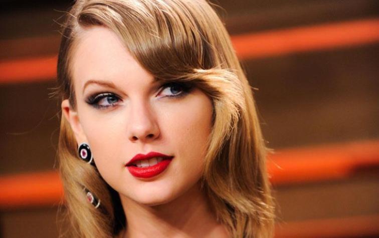 Taylor Swift sube selfie al despertar con su rostro al natural