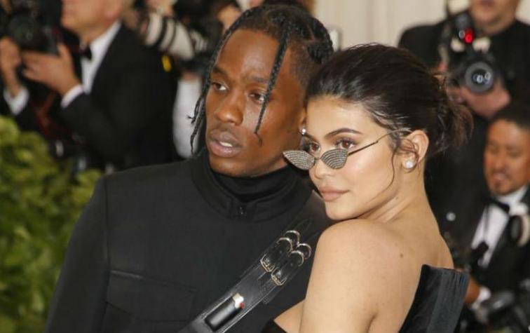 Kylie Jenner y Travis Scott protagonizan su primera portada como pareja