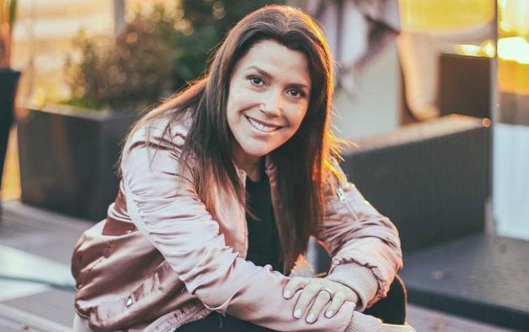 Carolina Arregui se luce en bikini junto a su hija