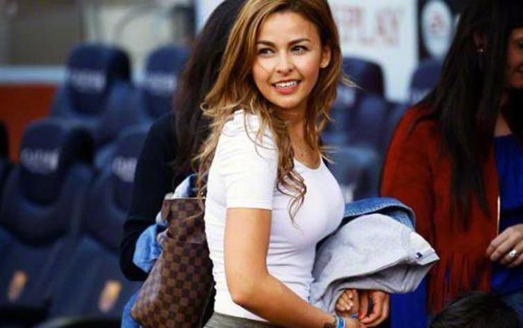 Esposa de Claudio Bravo se la juega con aleonado look