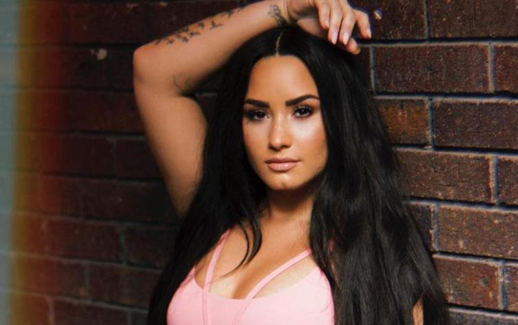 Demi Lovato muestra sexy postal en body tanga para celebrar el 4 de julio