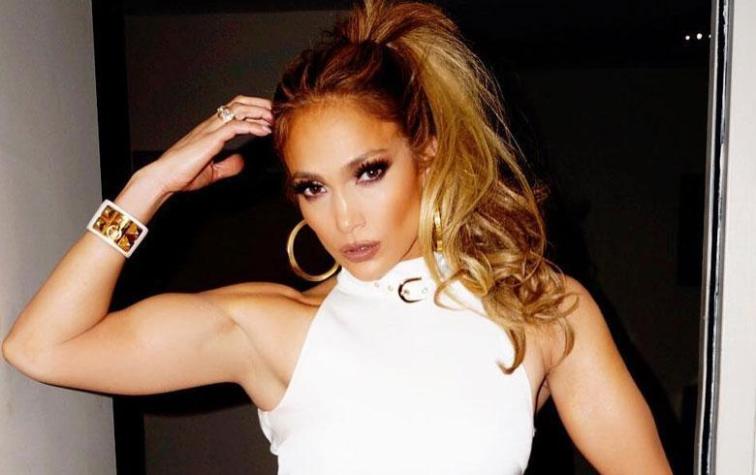 Jennifer Lopez celebró sus 49 años de edad con tonificada figura en bikini