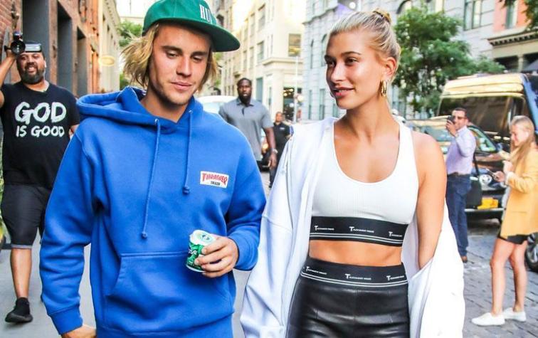 ¡El amor tiene a Justin Bieber y Hailey Baldwin tomándose fotos con todo el mundo!