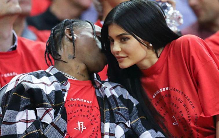 Kylie Jenner y Travis Scott copian sesión de fotos de íconos de los 70's