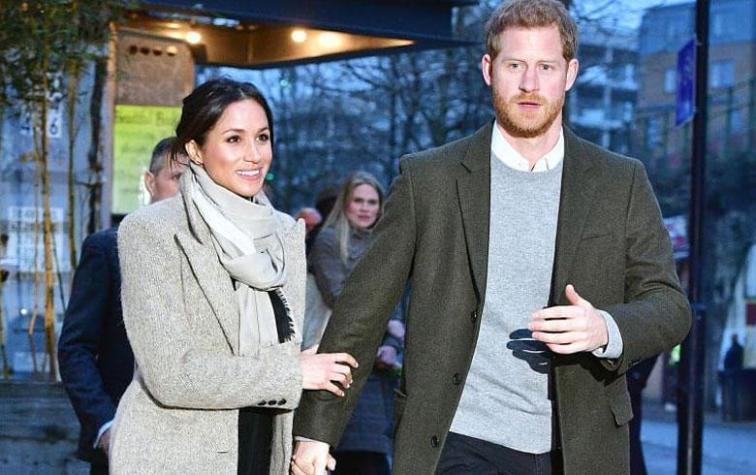 Meghan Markle y el príncipe Harry se besan en público y rompen protocolo