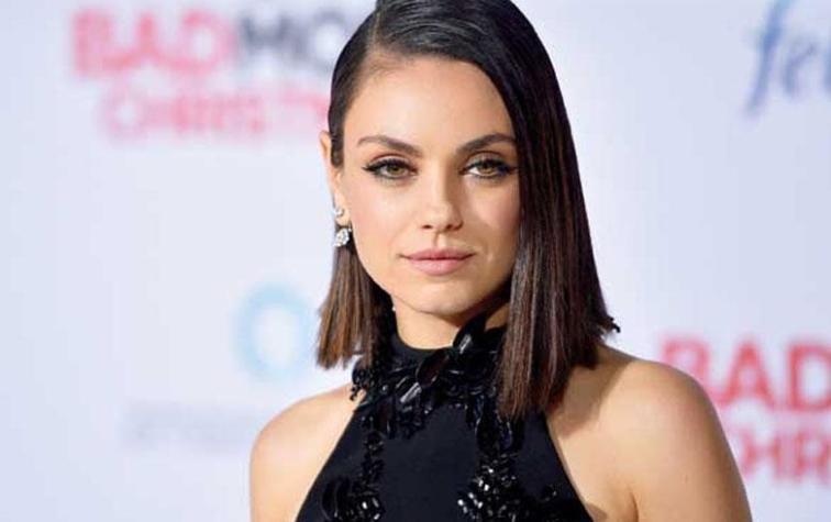 Mila Kunis y una buena idea de usar el traje de moda 