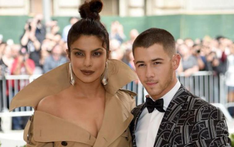 Captan a Nick Jonas y Priyanka Chopra con anillos de… ¿compromiso?