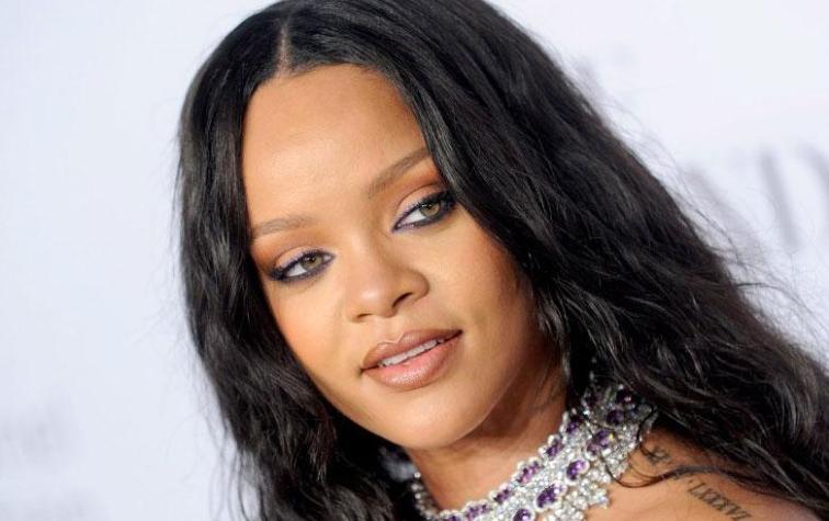 Rihanna sorprende con nuevas cejas