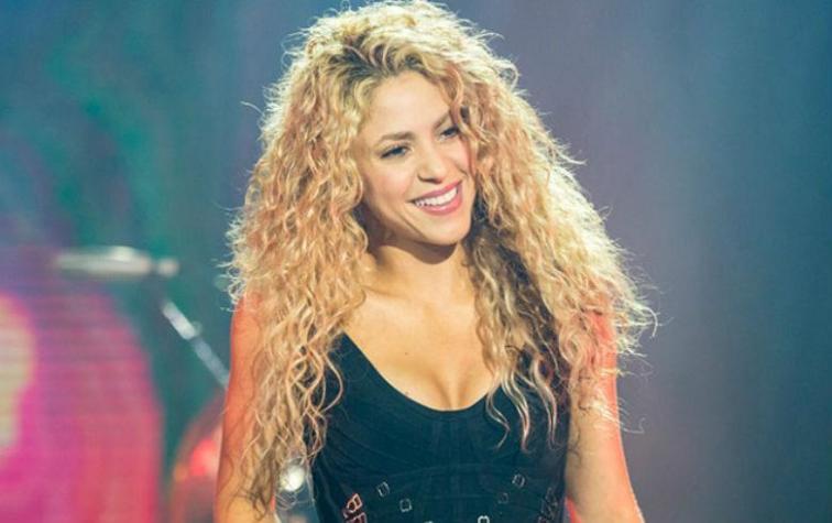 Usuarios tratan de “sucia” a Shakira por inocente foto en la playa