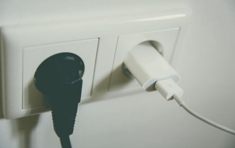 Estos son los electrodomésticos que gastan más energía mientras están enchufados y sin uso