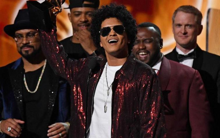 Captan a Bruno Mars con evidente sobrepeso