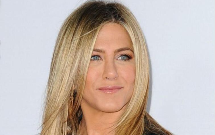 Jennifer Aniston saca aplausos al defender su postergada maternidad